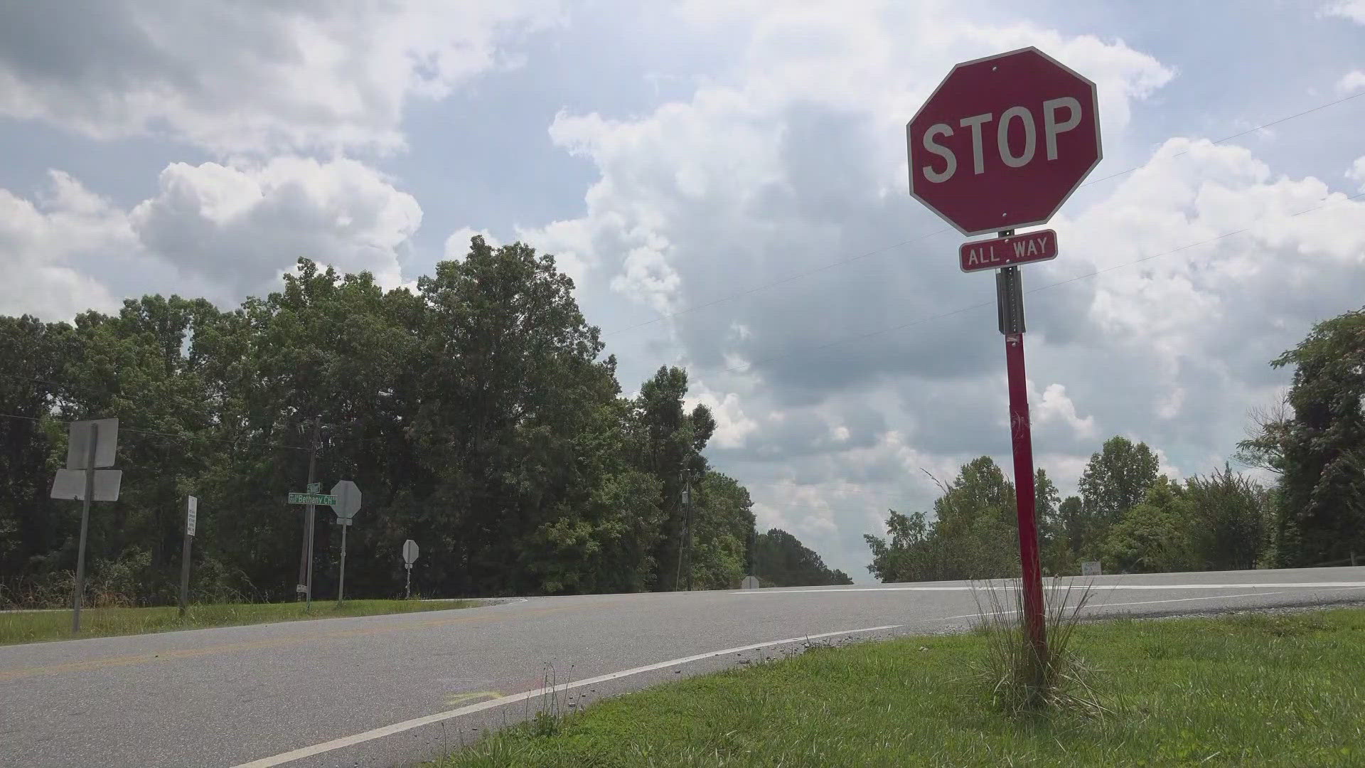 Community calling for changes to Mamie May and Bull Run Creek intersection.