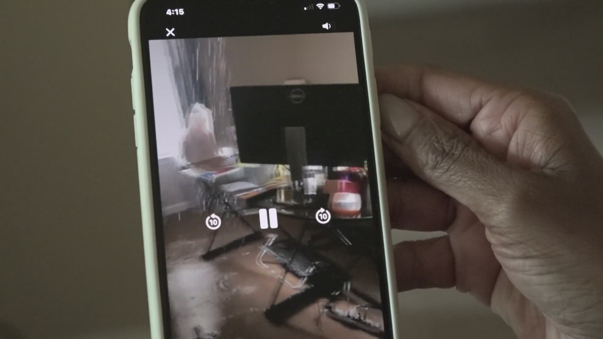 Shawndra Cummings’ apartment flooded, leaving behind a moldy mess.