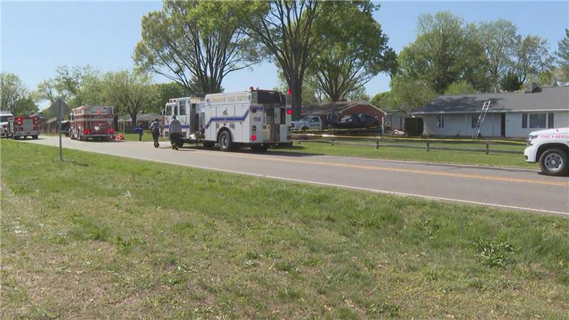 Vehicle crashes into house, causes gas leak in Clemmons | wfmynews2.com