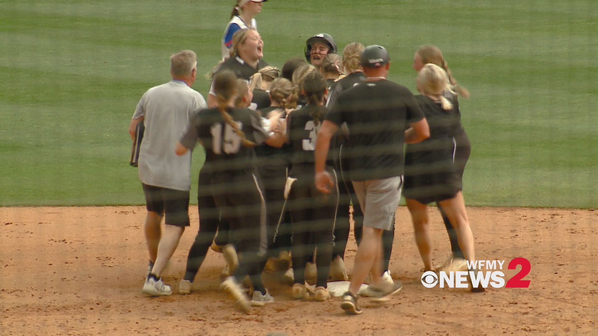 Kennidy Kirby's RBI single in the bottom of the 7th gave the Cougars the 1-0 win over Scotland.