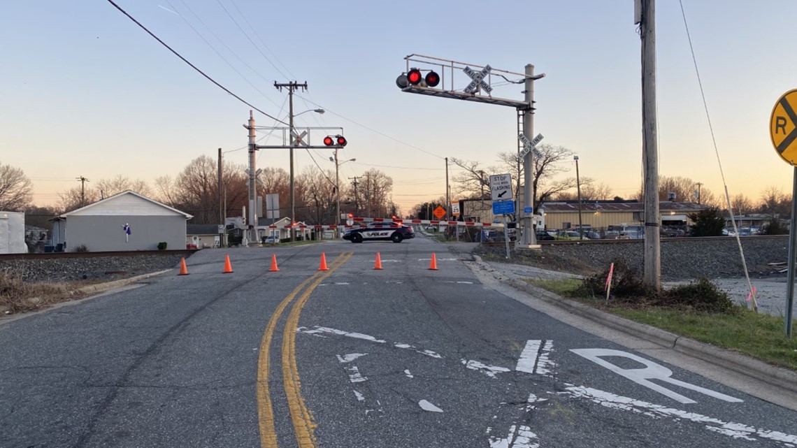 Railroad crossing arm malfunction causes road closure | wfmynews2.com