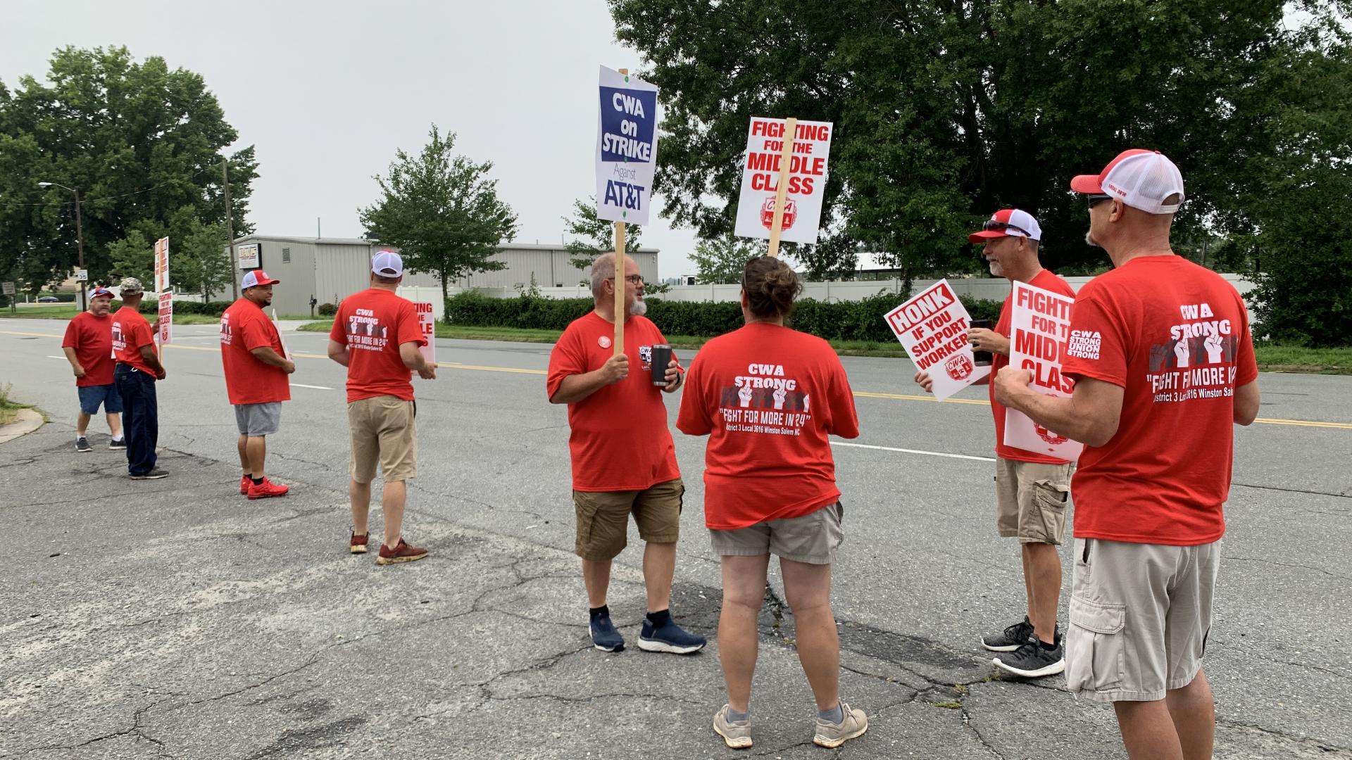 Union workers at AT&T go on strike | wfmynews2.com