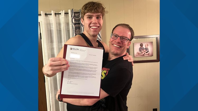 Alumni dad recreates family photo for son's college acceptance