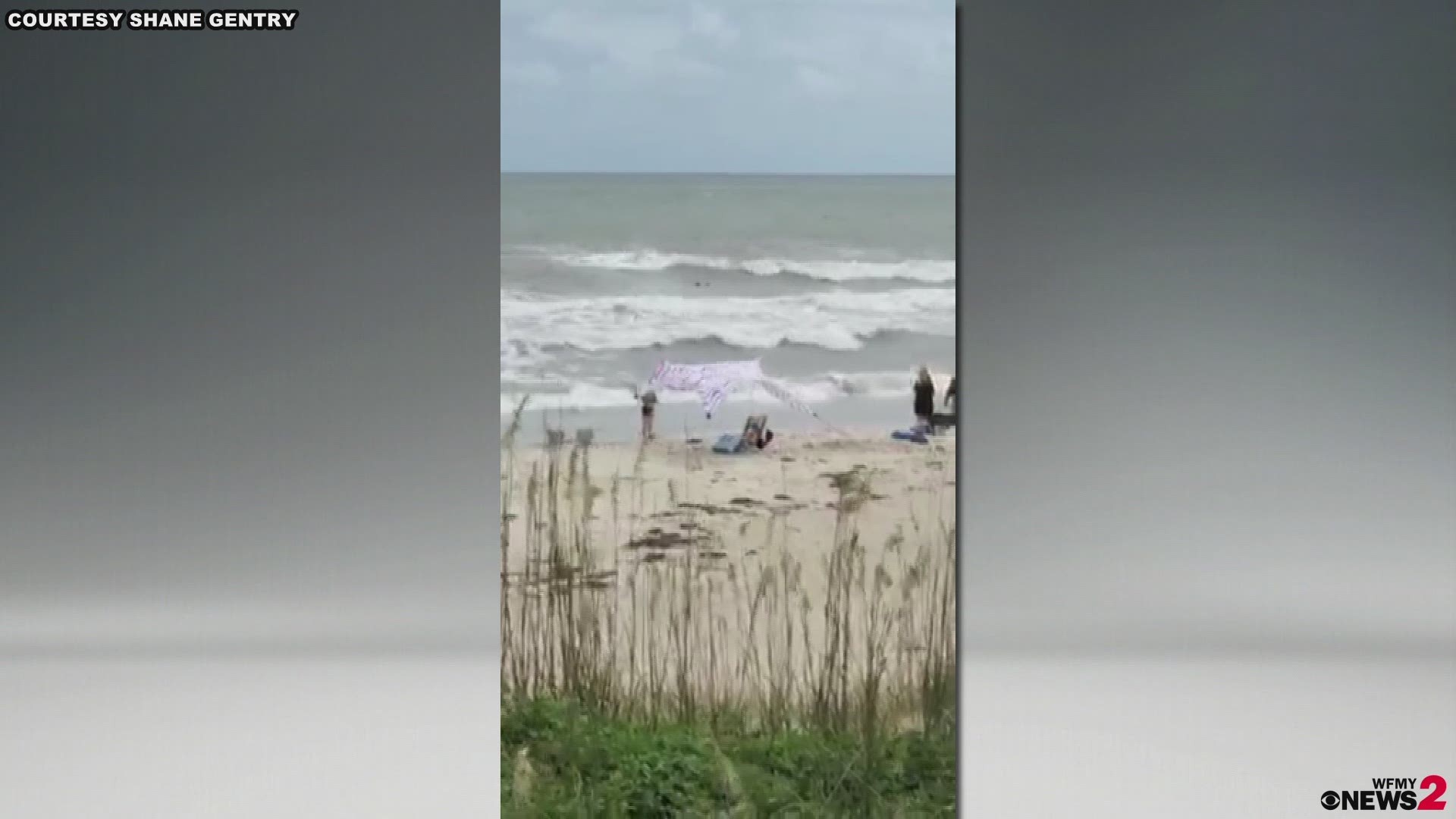 Emerald Isle Beachgoers Make Human Chain After Drowning