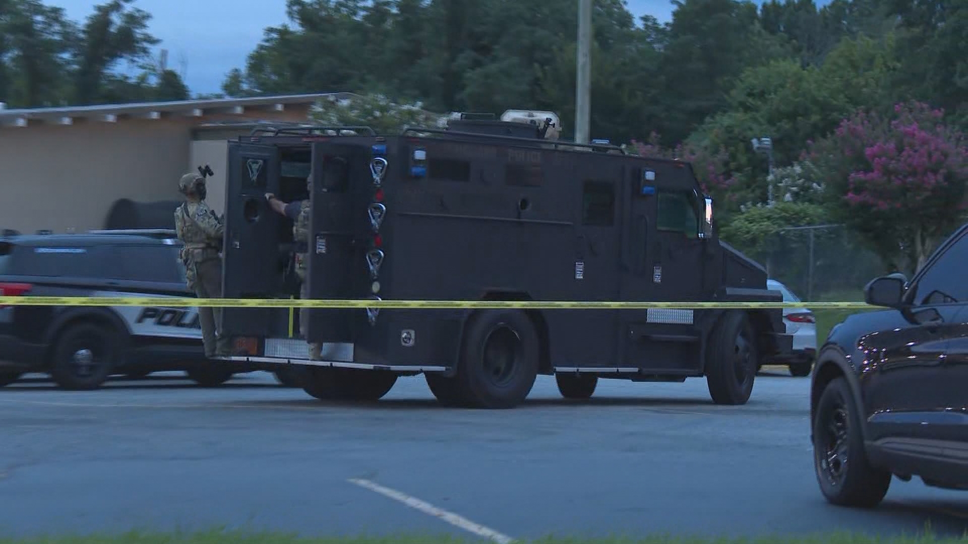 Suspect arrested after standoff at motel in Greensboro | wfmynews2.com