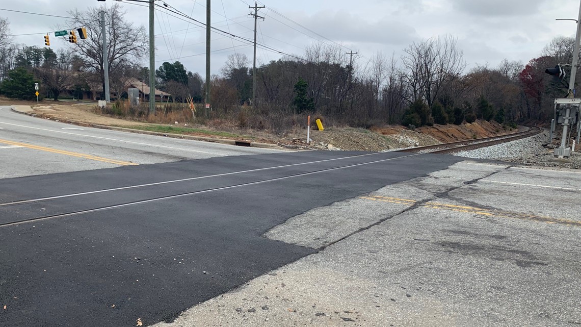 NC Railroad crossing creating travel issues - Vimarsana News