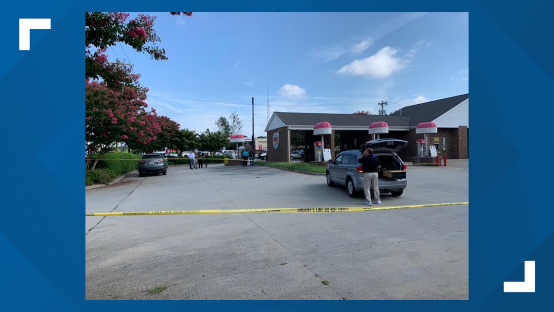 Suspect dead, officer shot in Clemmons gas station shooting - Vimarsana News