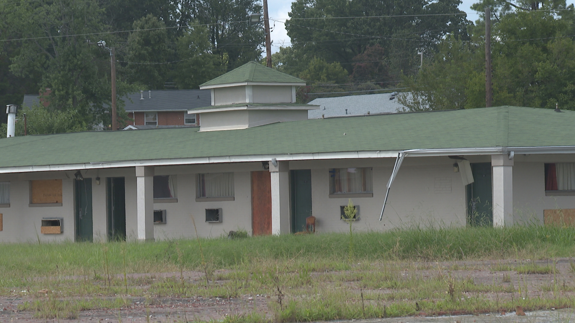 The vacant hotel has been earmarked for housing for the homeless for years, but the project has hit snags.