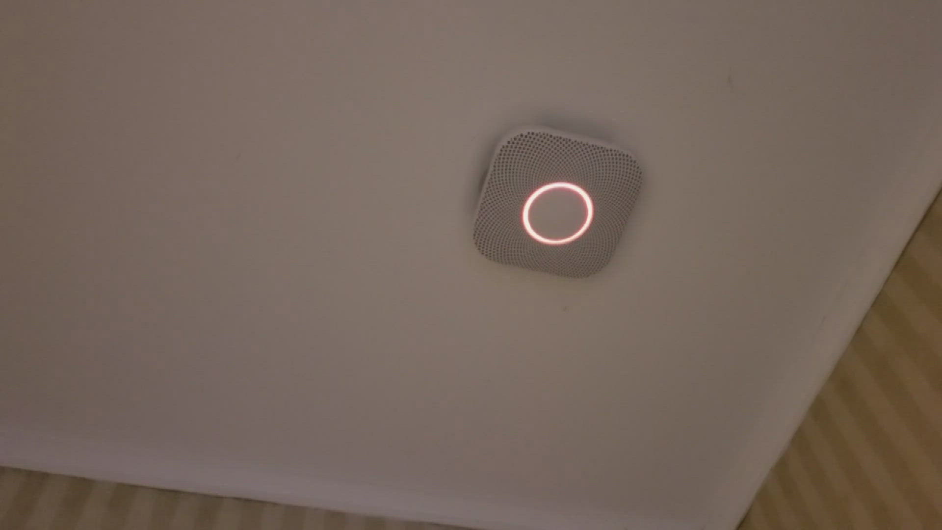 Consumer reports looks at the best rated smoke detectors to alert you during an emergency.