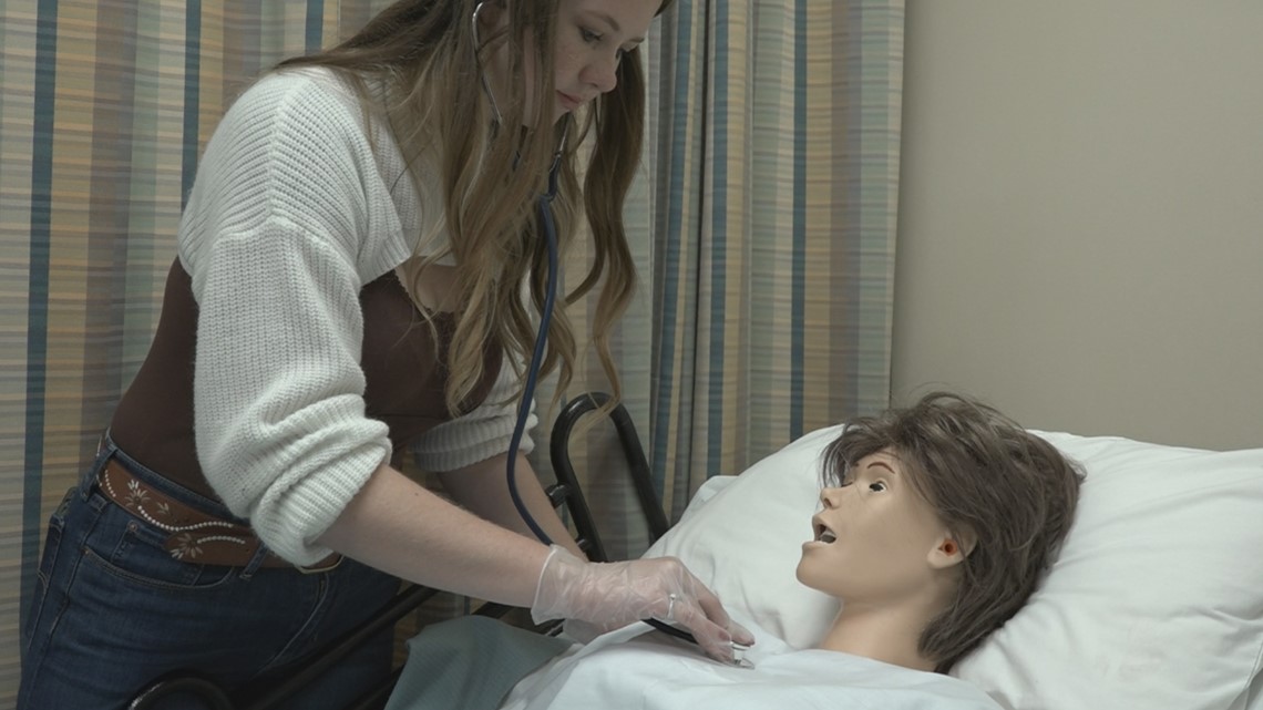 Randleman High School student dreams of becoming a surgeon - Vimarsana News