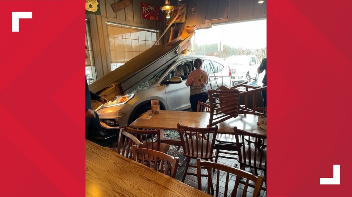 Car crashes into Cracker Barrel in Lexington - Vimarsana News