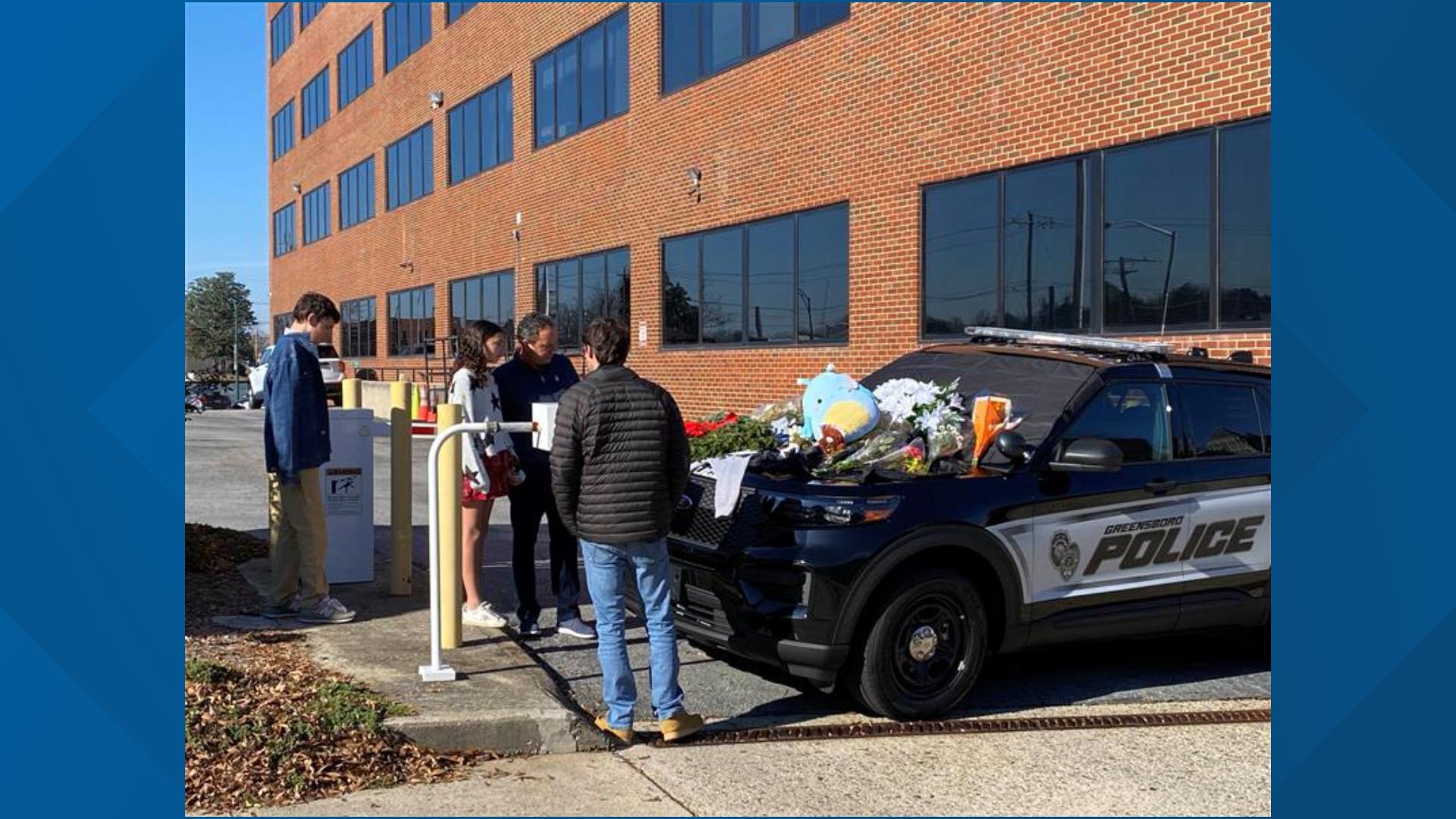 Greensboro community mourns officer's death | wfmynews2.com
