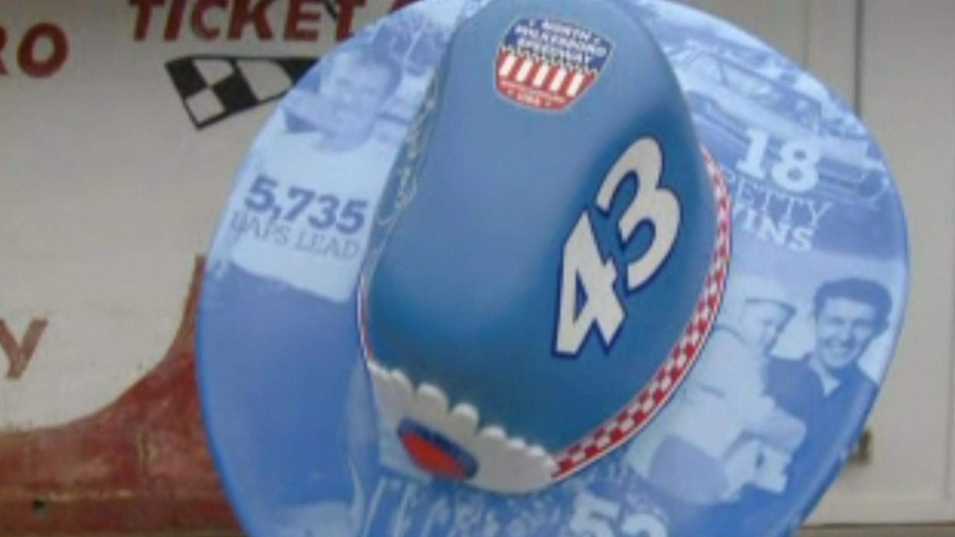 Honoring NASCAR Hall of Famer Richard Petty unveiling cowboy hat ...