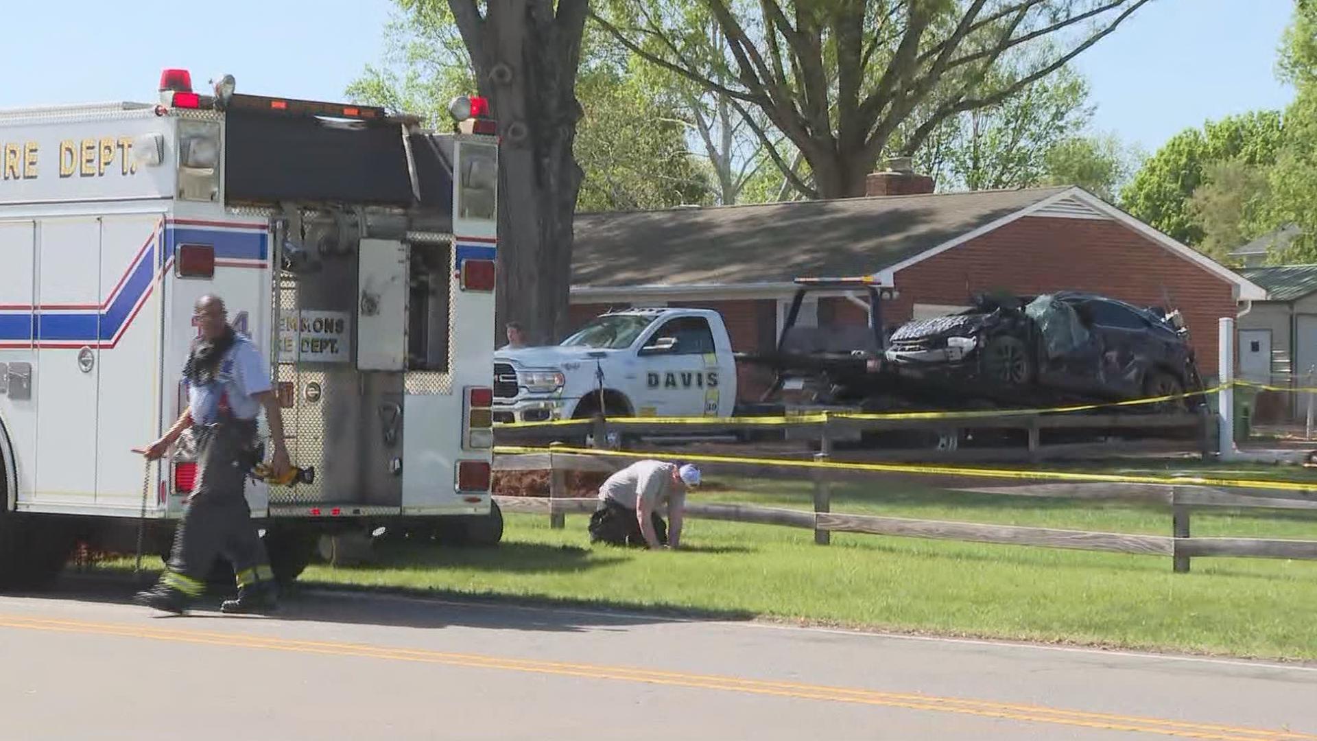 Vehicle crashes into house, causes gas leak in Clemmons | wfmynews2.com