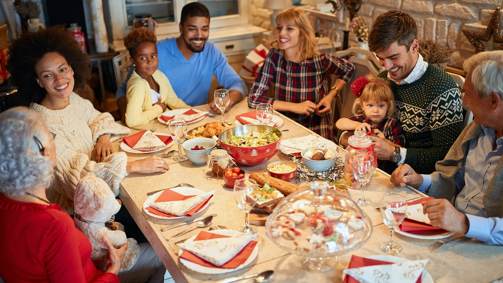 Body language expert, Blanca Cobb explains how to use nonverbal communication to make everyone more comfortable at holiday gatherings.