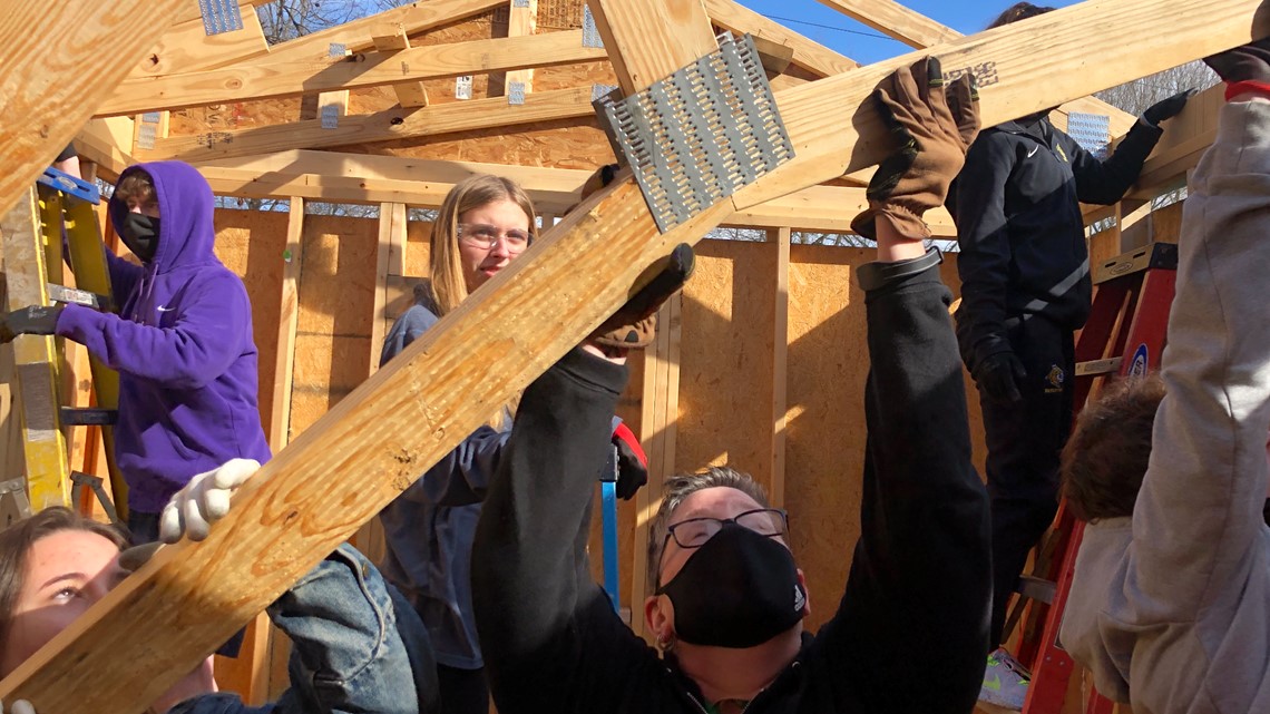 Greensboro private school students build tiny home - Vimarsana News