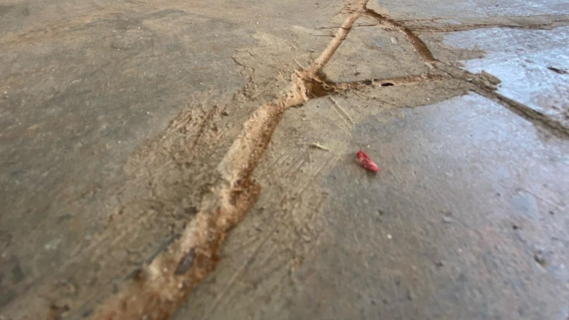 New home, big cracks: Couple battles builder over faulty garage concrete