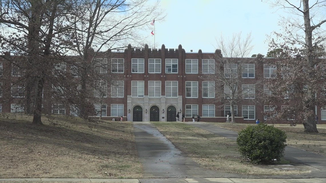 Greensboro police talk about the importance of SROs in schools - Vimarsana News