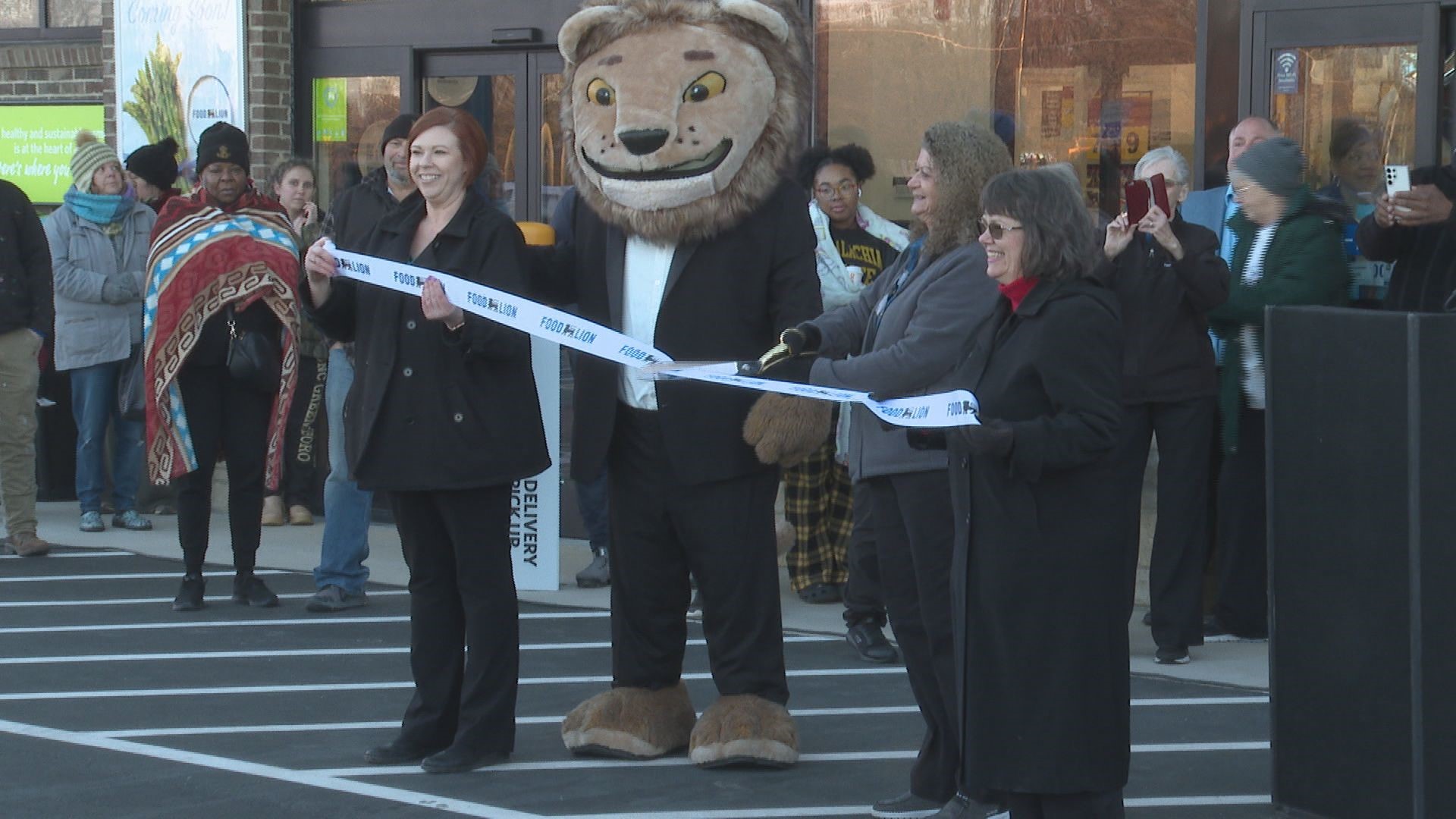 Food Lion opened its new location on North Main Street in Kernersville. The first 100 shoppers got mystery gift cards.