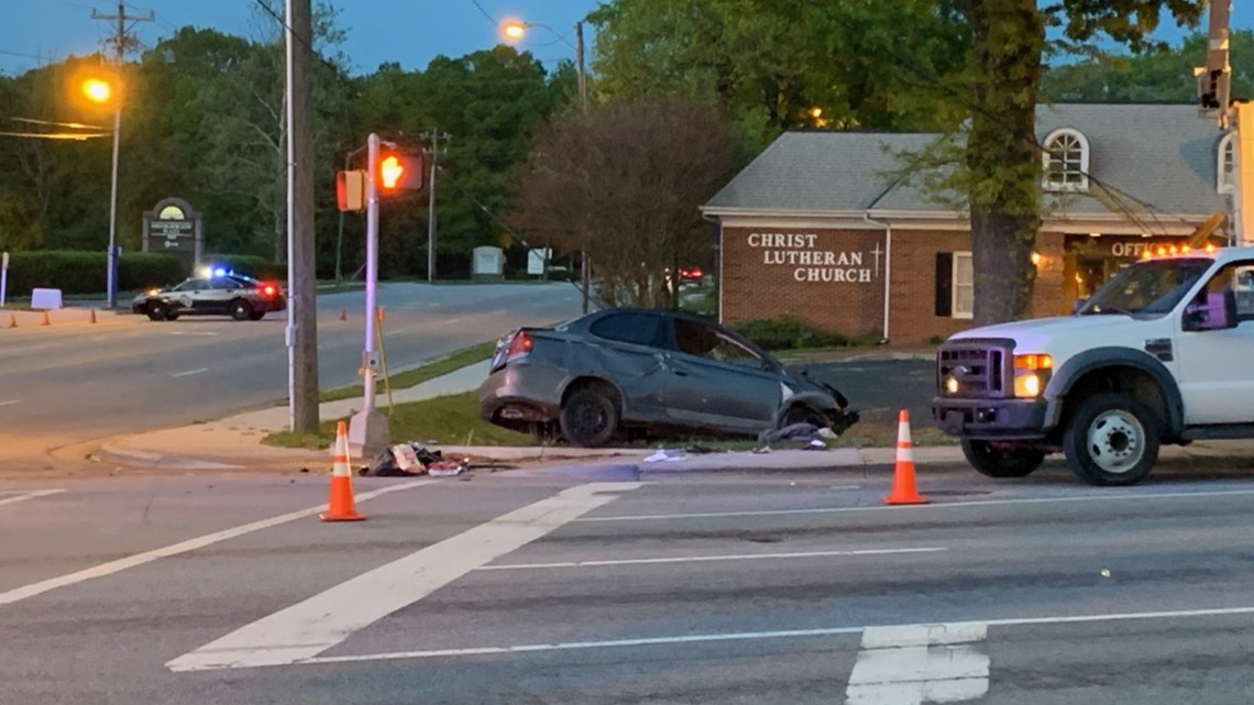 Car wreck closes Lawndale Drive in Greensboro