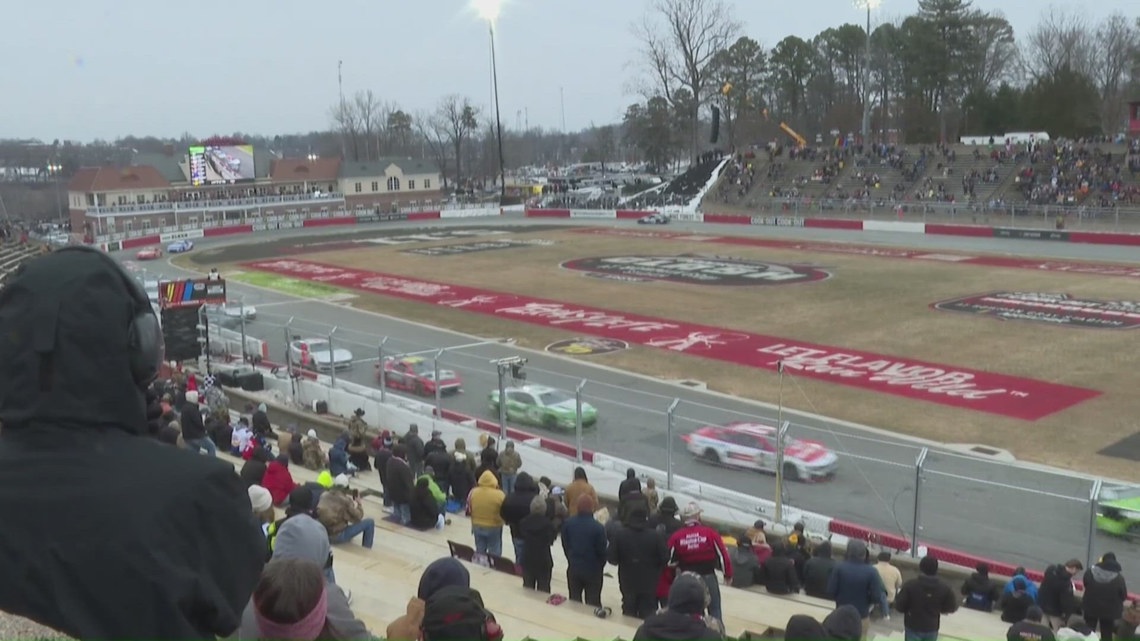Fans brave winter weather as NASCAR season kicks off with Cook Out Clash in Winston-Salem