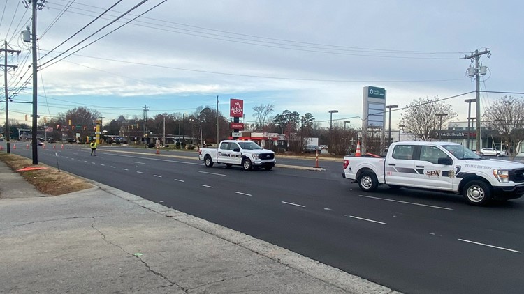 Crash forces all lanes of Summit Avenue to shut down