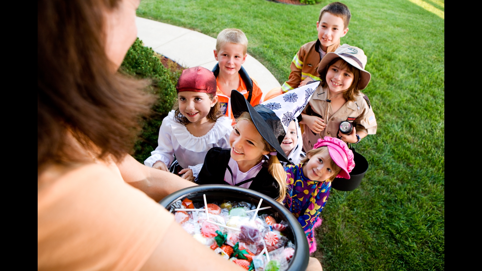 A dentist explains what candy is good and bad for your teeth.