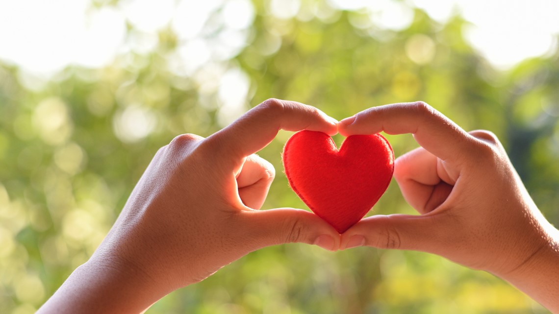 More single people are turning to matchmakers to find love - Vimarsana News