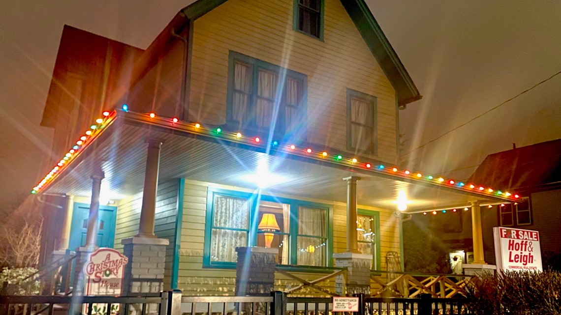 A Christmas Story movie house goes on sale in Cleveland, Ohio