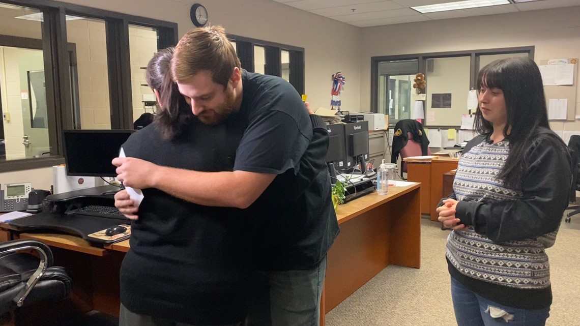 Ohio couple praises 911 dispatcher for life-saving help - Vimarsana News