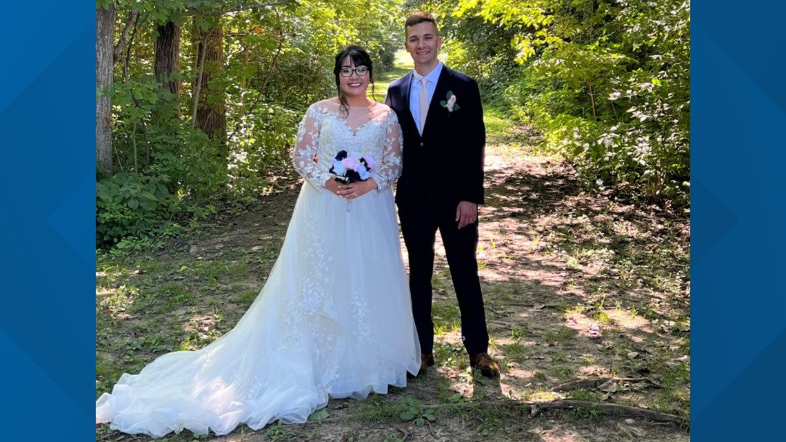 Kokomo couple ties the knot after proposal in produce aisle | wfmynews2.com