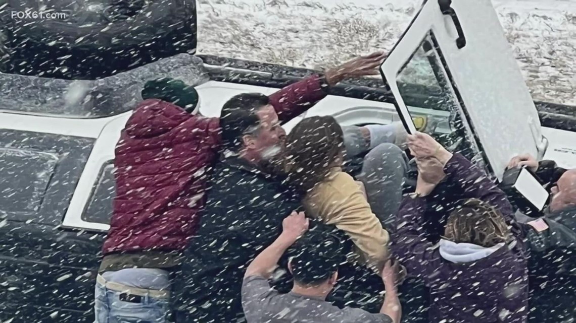 Women saved from flipped car on Conn. highway but good Samaritans - Vimarsana News