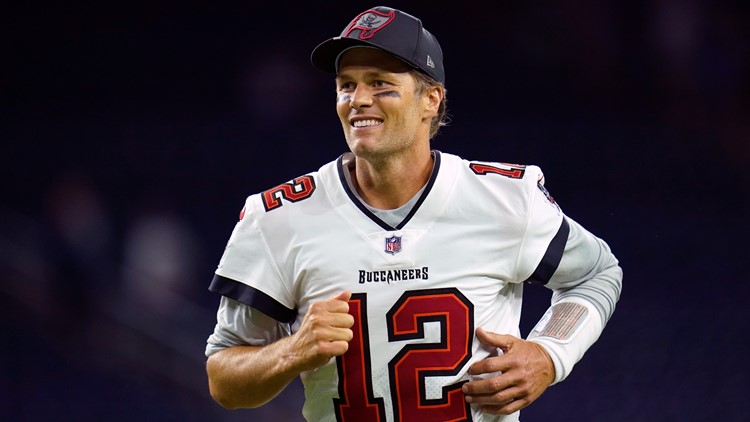 Tom Brady shuts down NFL return rumors, says he's 'not playing again'
