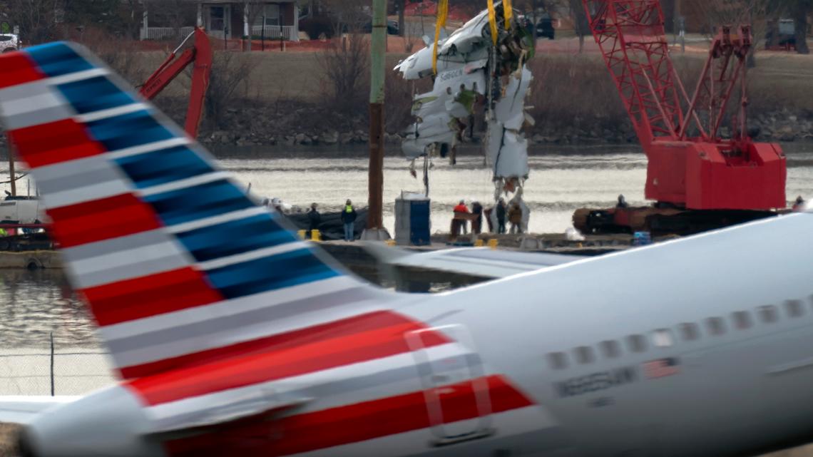 DCA plane crash latest: Salvage operations continue Tuesday | wfmynews2.com