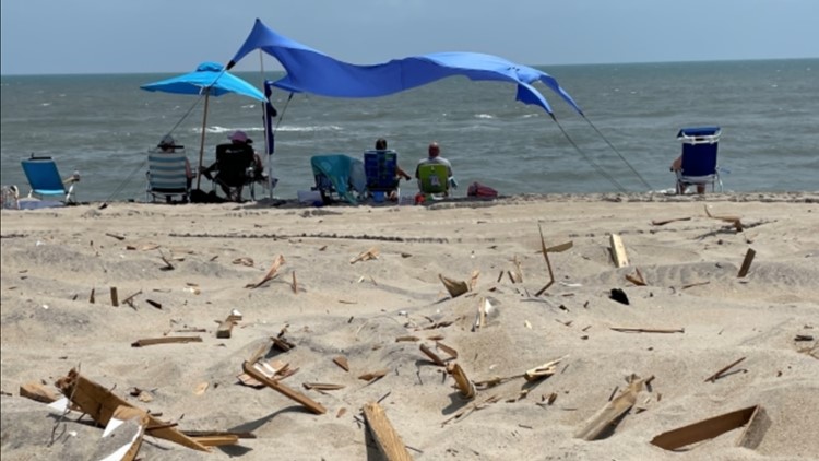 After storm took down two houses in Outer Banks, beach debris persists