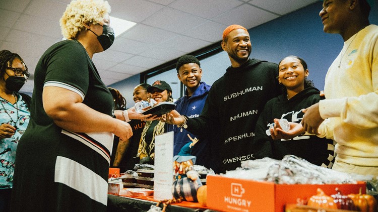 Usher partners with others to provide 500 healthy meals for Thanksgiving holiday